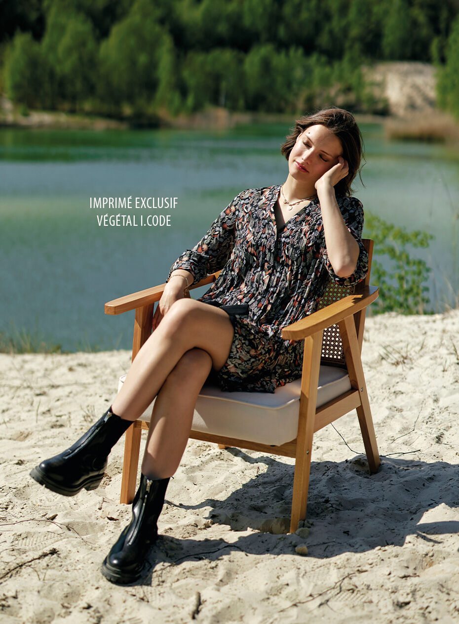 Robe noire plissée à imprimé végétal I.Code