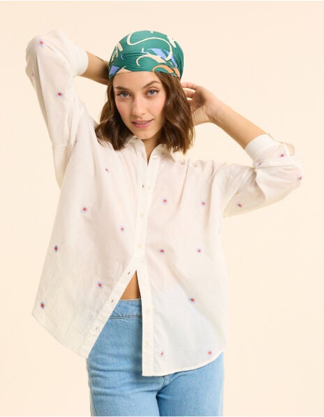 Camisa blanca con bordado de flores I.Code