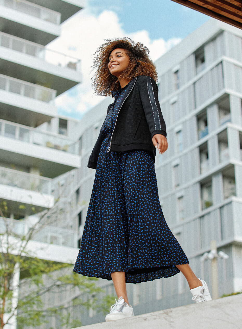 Robe longue noire plissée imprimé pois revisités I.Code