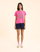 Camiseta rosa con mensaje visual de palmera I.Code-4