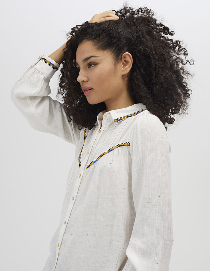 Cremeweiße Knitterbluse mit Stickerei I.Code-1 Cremeweiße Knitterbluse mit Stickerei I.Code-1