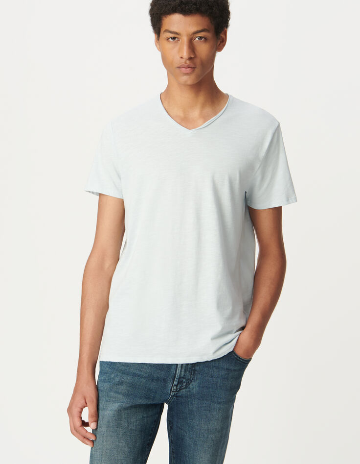 Himmelblaue Herren-T-Shirt L&lsquo;Essentiel mit V-Ausschnitt-1