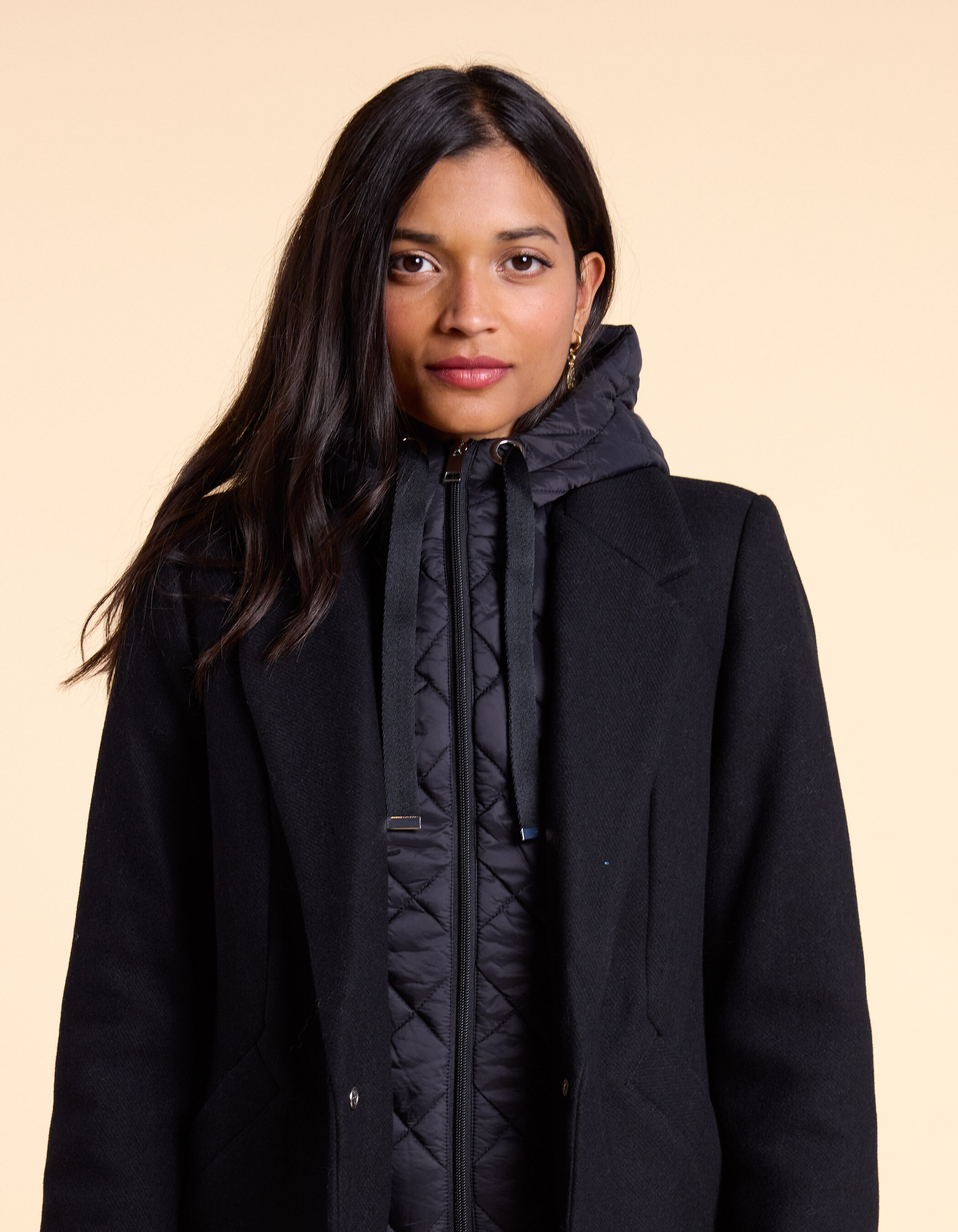 Tenue avec long manteau noir deals
