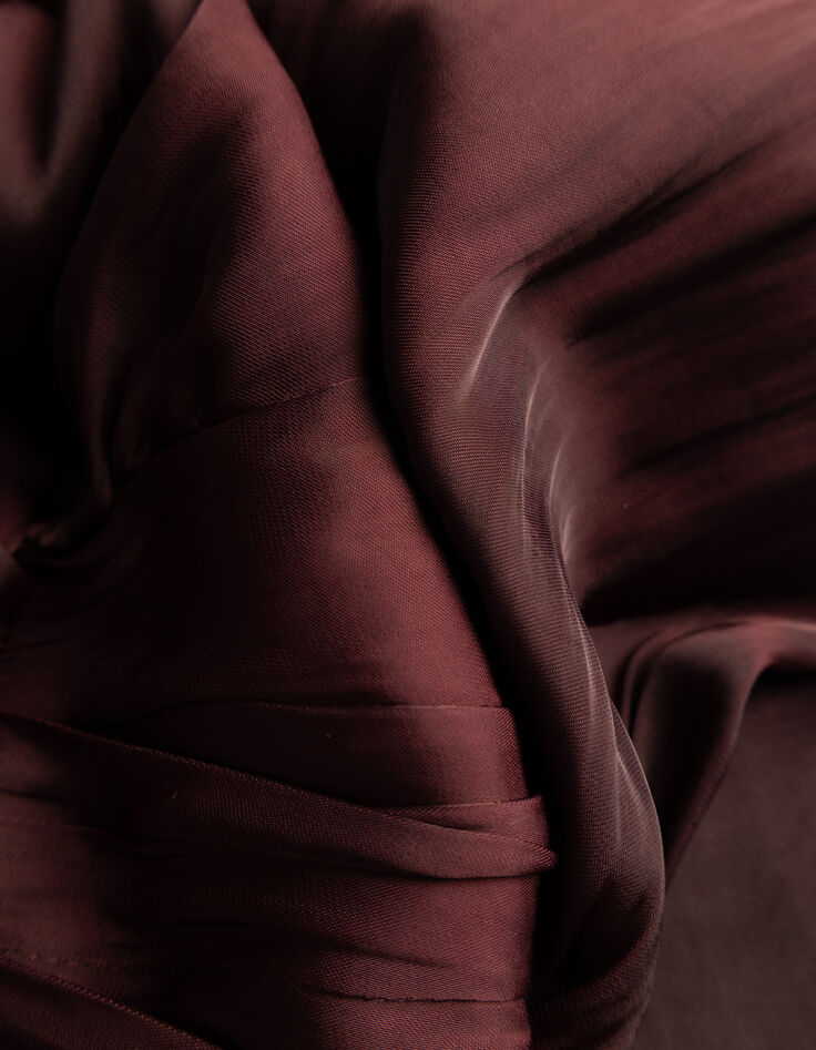 Bordeauxrotes Damenkleid bezogene Kn&ouml;pfe-6