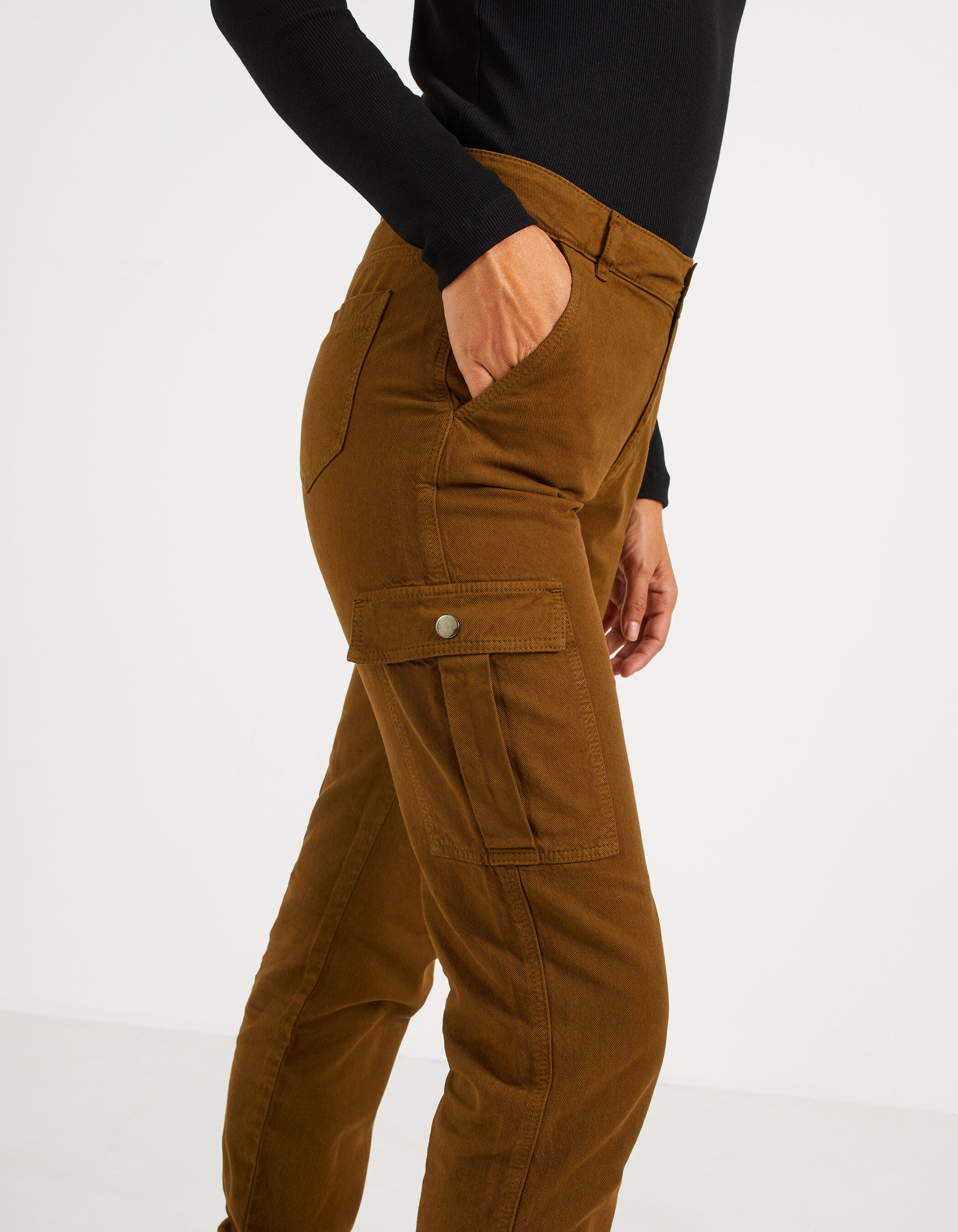 Pantalon battle fauve con bajos elasticos I.Code