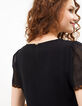 Robe noire à manches courtes brodées I.Code-5