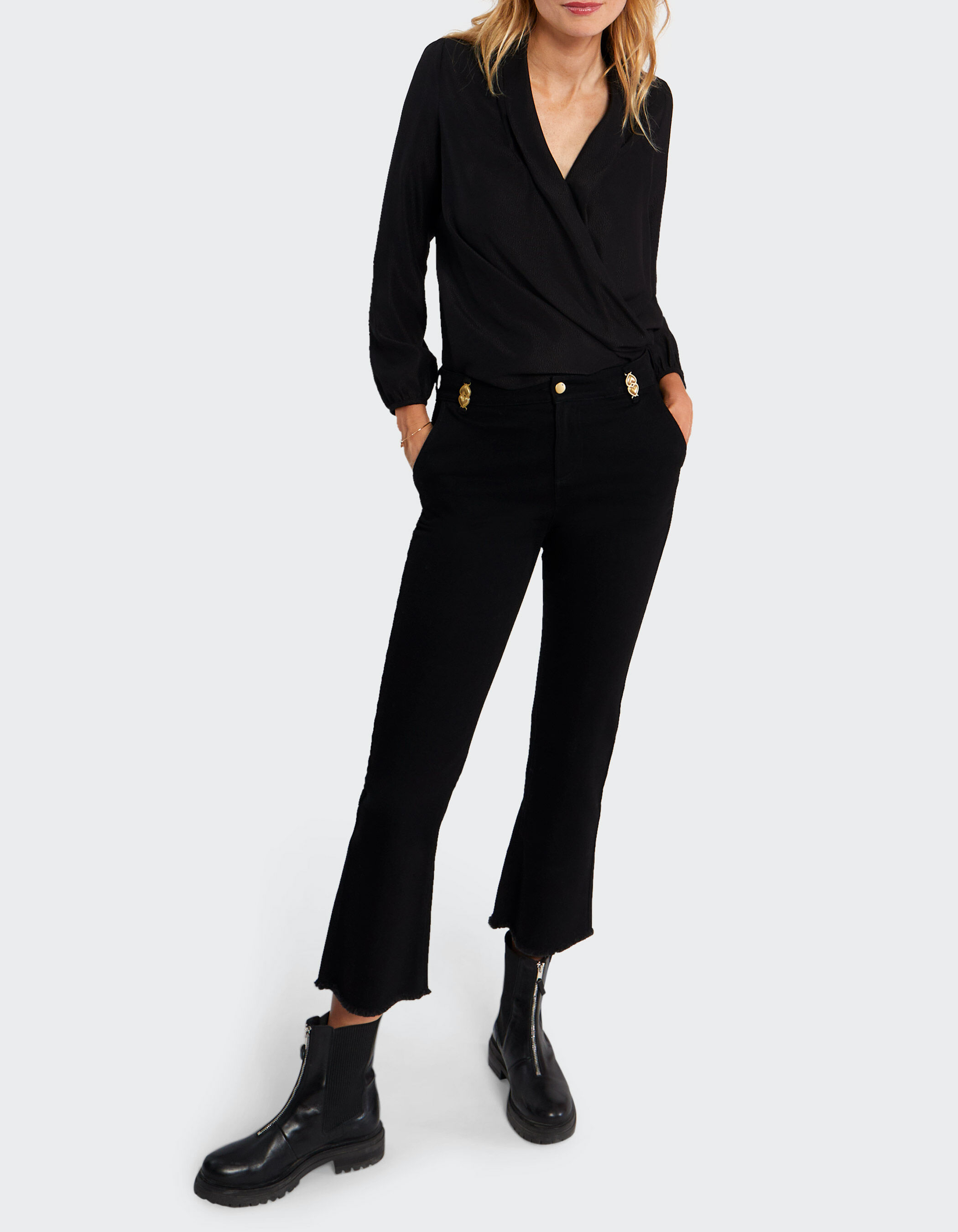 Blusa negra cuello chal I.Code