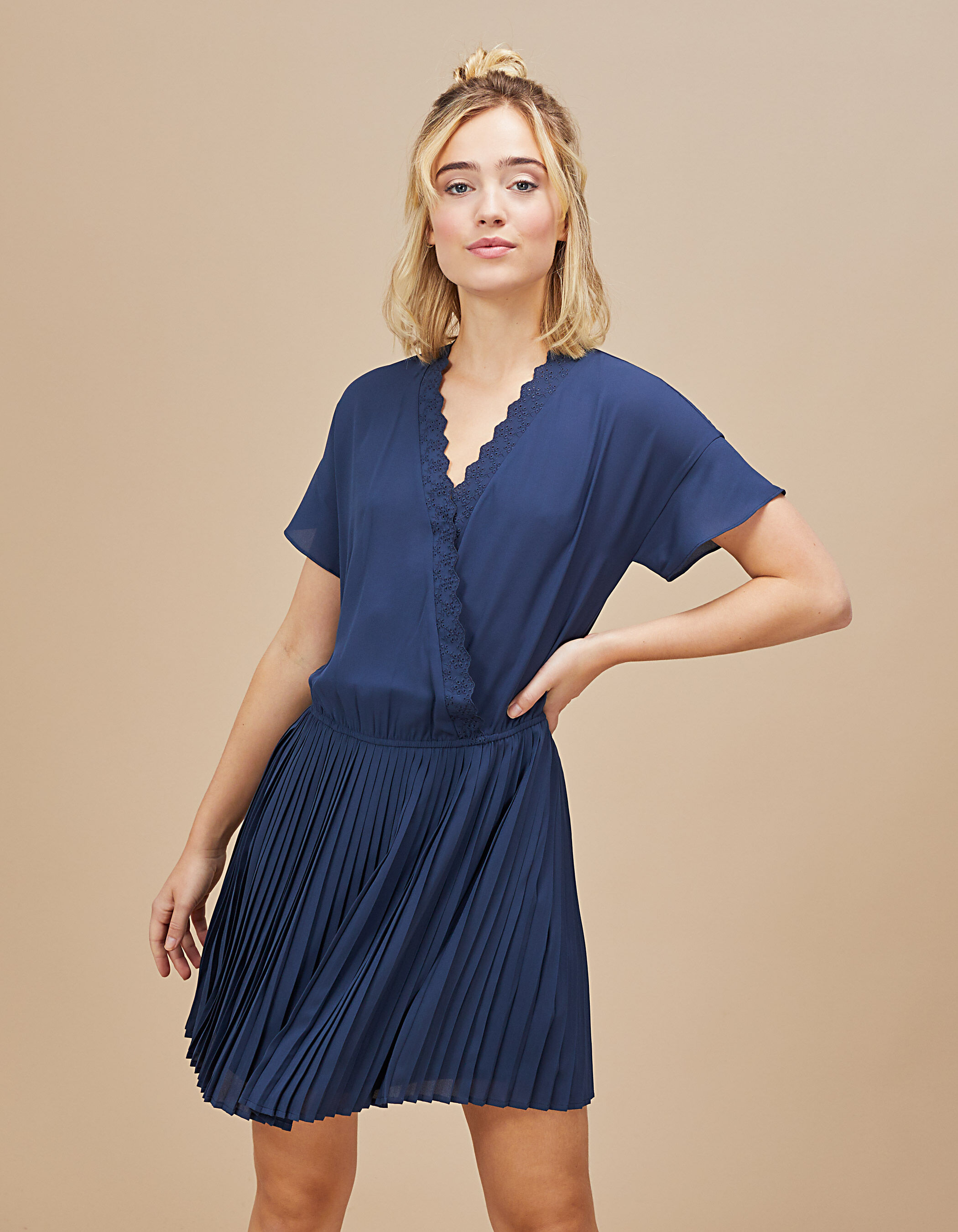 Robe avec bas hot sale plissé