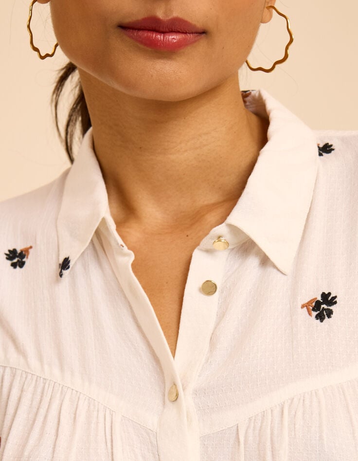 Witte hemdblouse lange mouw geborduurd I.Code-6 Witte hemdblouse lange mouw geborduurd I.Code-6