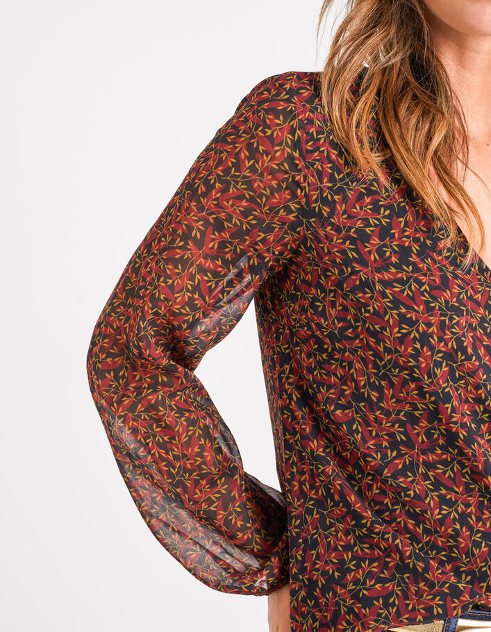 Blusa negra con estampado hojas