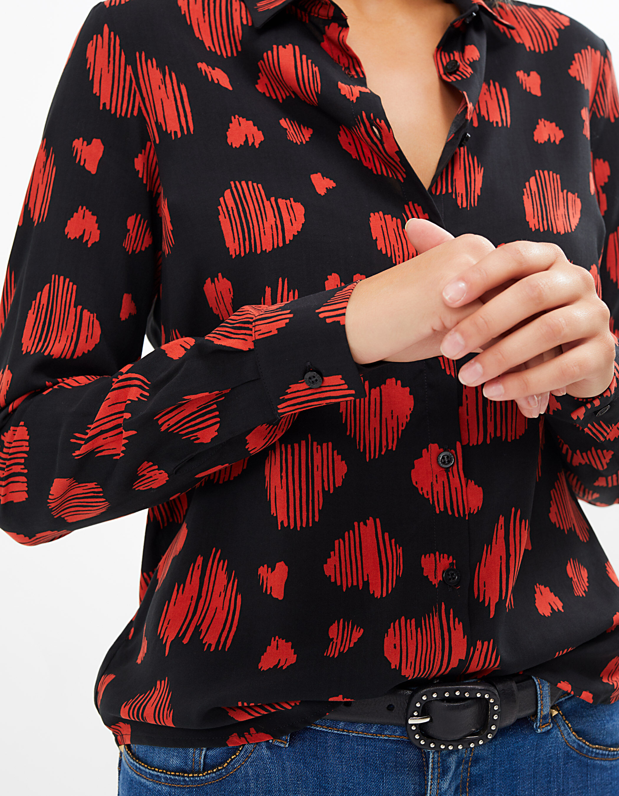 Camisa negra estampado ikat corazones I.Code