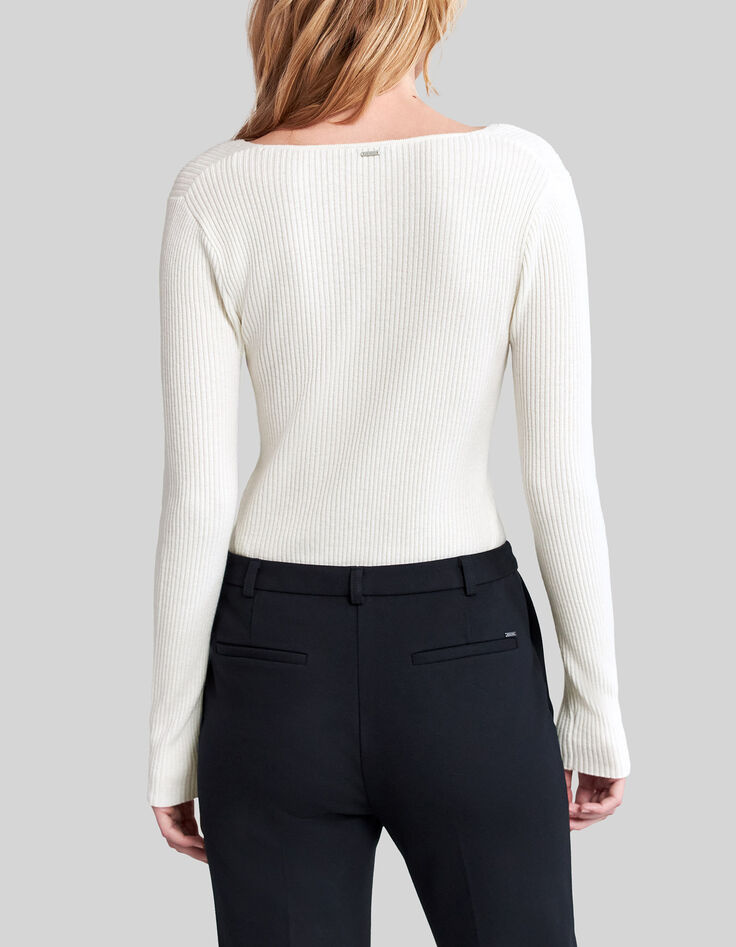 Cremefarbener Damen-Rippstrickpullover mit Nieten-2
