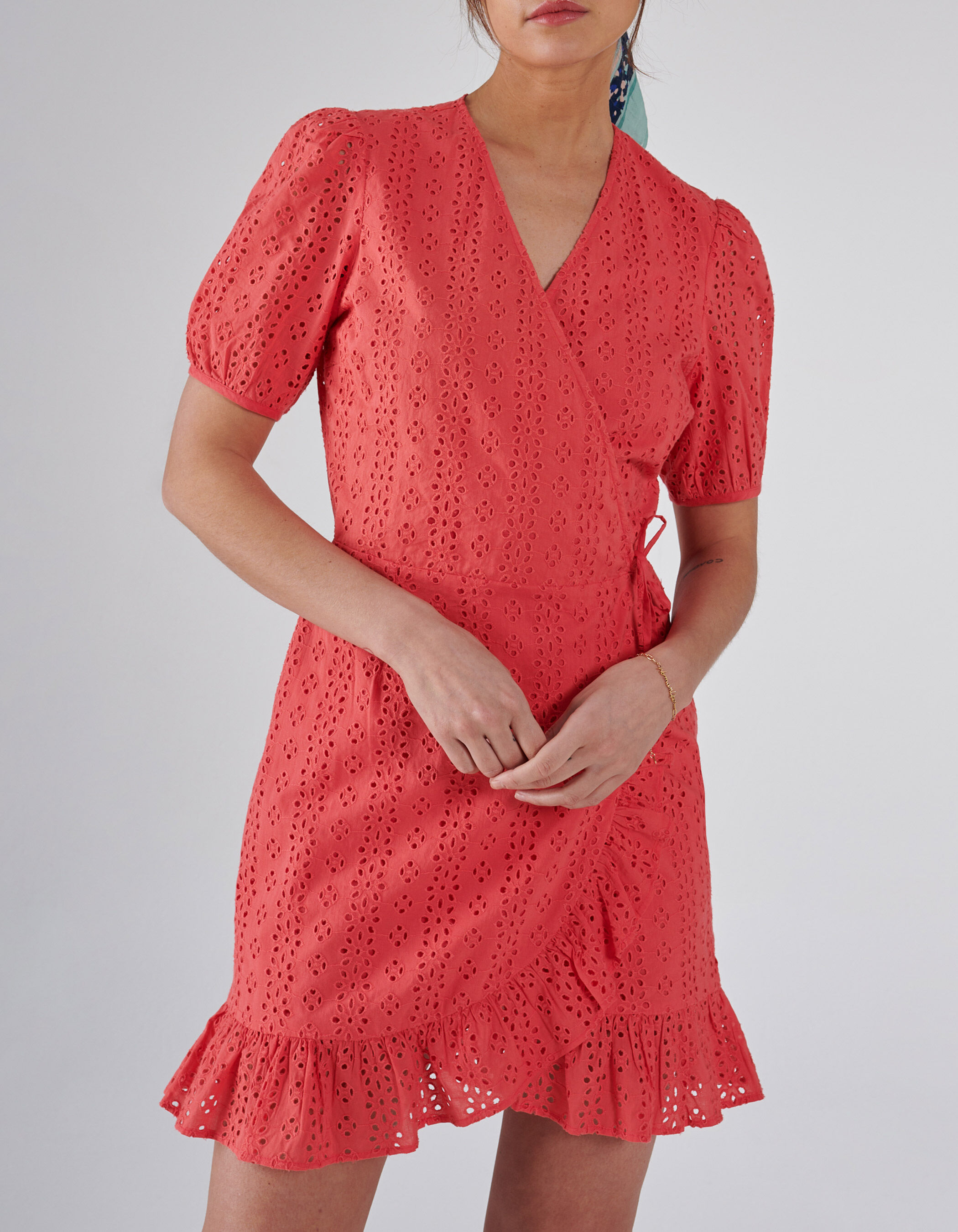 Robe portefeuille rose en broderie anglaise I.Code