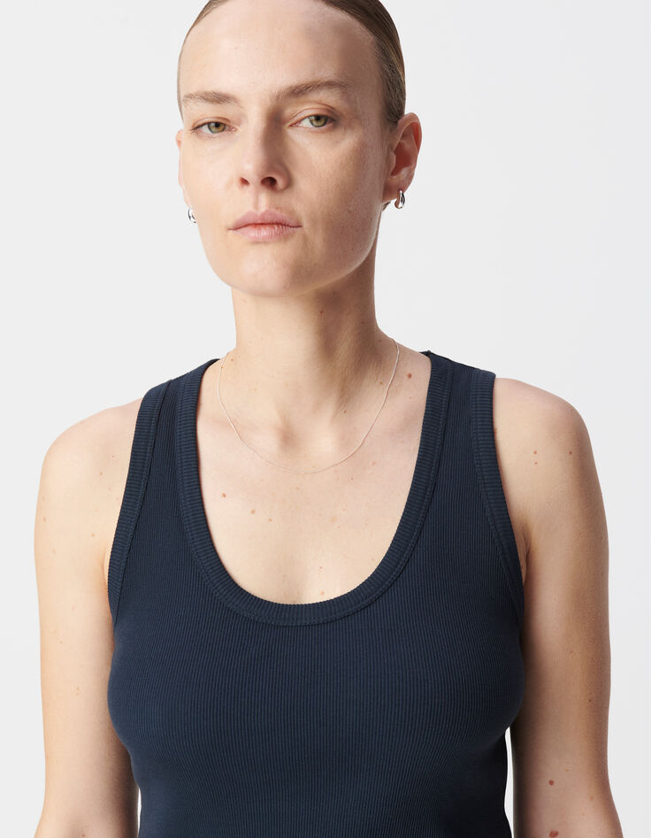 Marineblaues Damen-Tank-Top aus Rippstrick mit gesticktem Fischgr&auml;tenr&uuml;cken-4