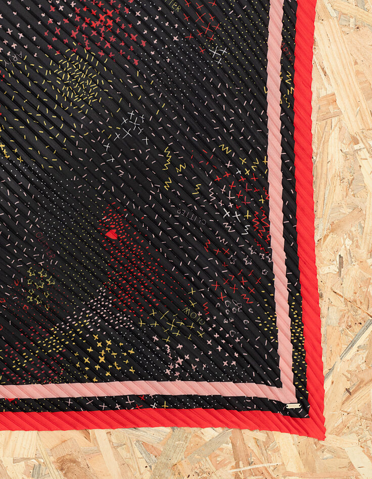 I.Code black Graphic Arty print pleated scarf-3