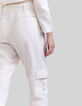 Kalkwei&szlig;e Damen-Cargohose aus Bio-Baumwolle mit G&uuml;rtel-5