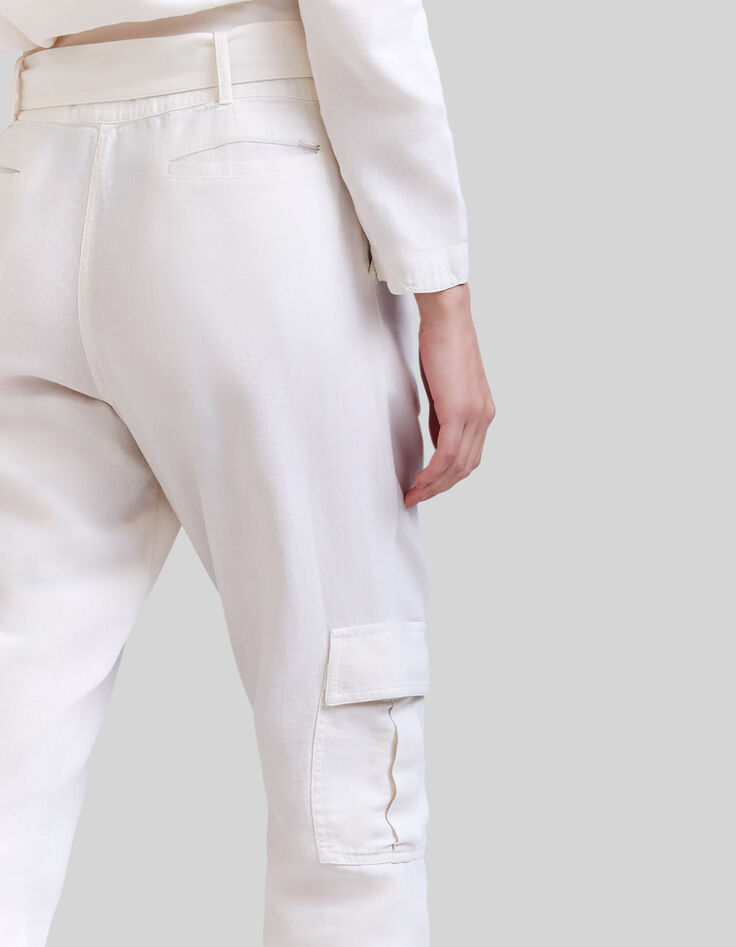 Kalkwei&szlig;e Damen-Cargohose aus Bio-Baumwolle mit G&uuml;rtel-5