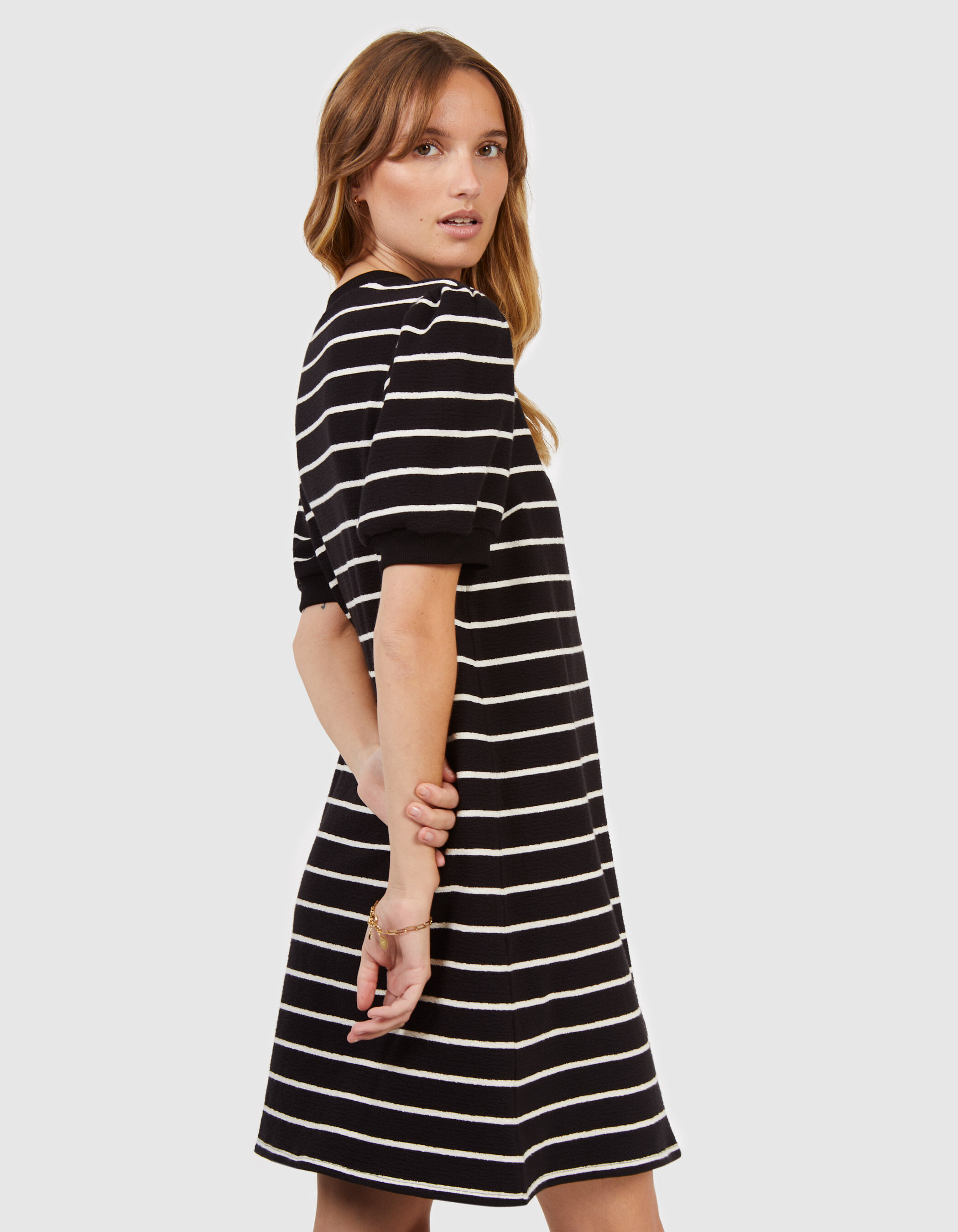 Robe mariniere noire et ecrue boutonnee maille I.Code