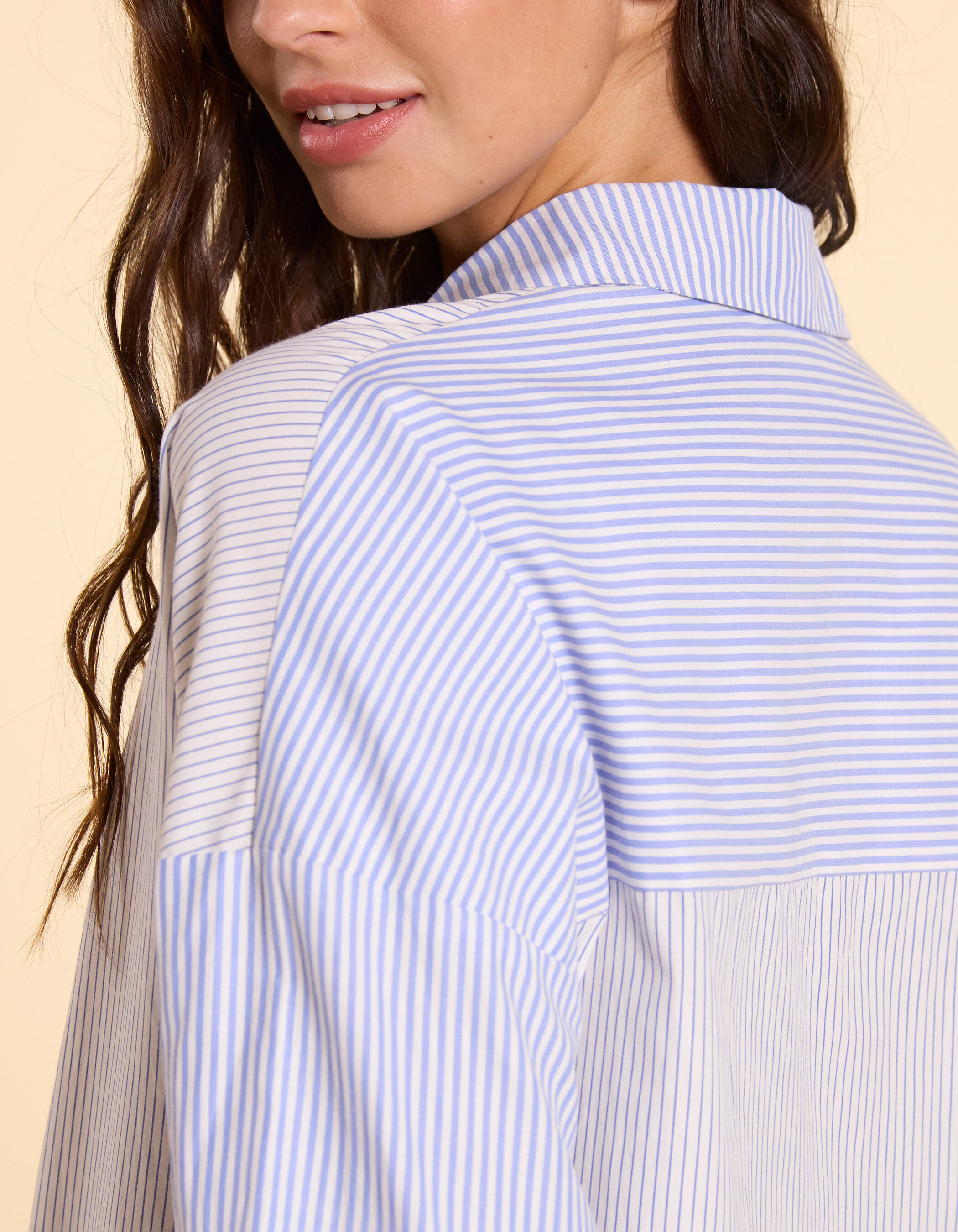 Camisa blanca rayas azul celeste I.Code