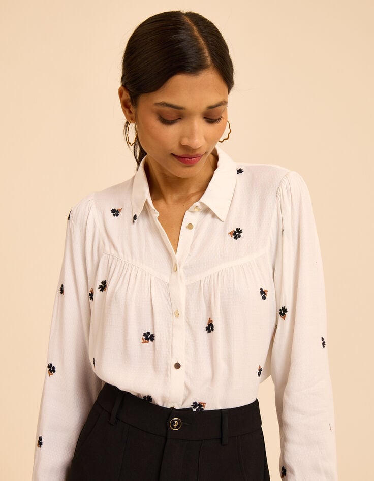 Witte hemdblouse lange mouw geborduurd I.Code-1 Witte hemdblouse lange mouw geborduurd I.Code-1