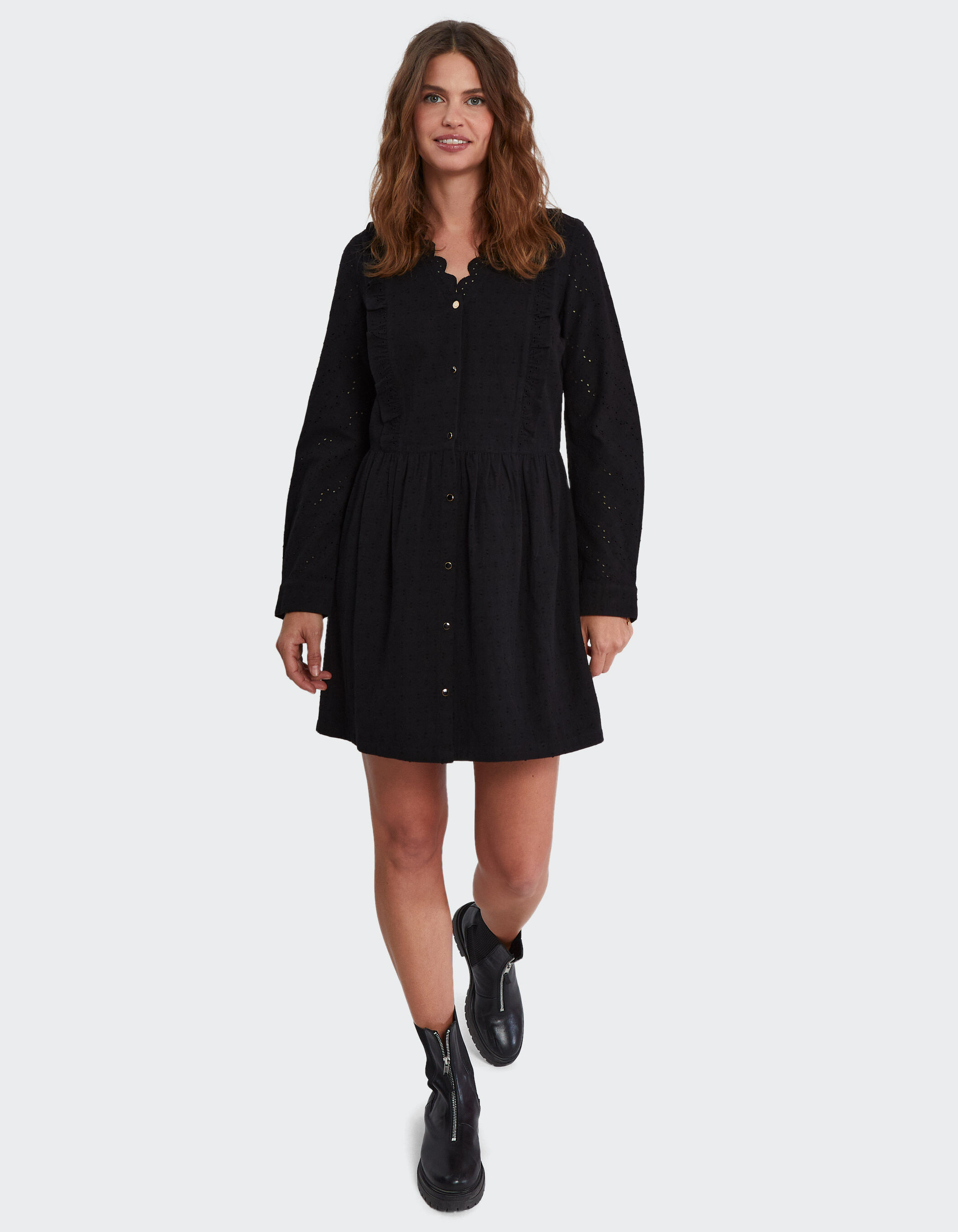 Zwarte jurk in broderie anglaise I.Code