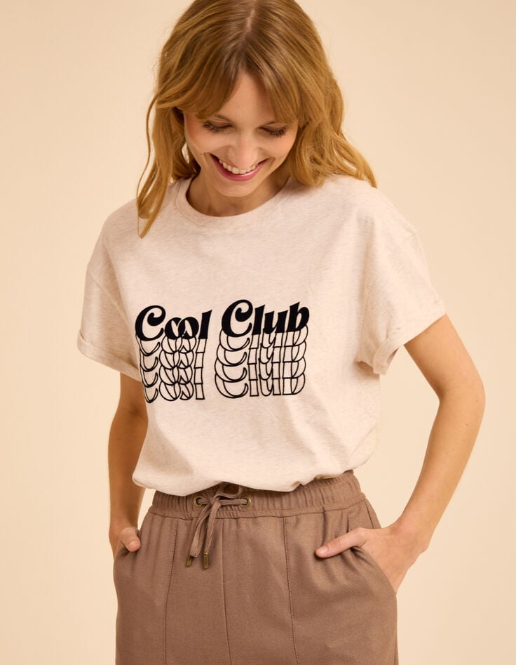 Cremeweißes T-Shirt geflockter Veloursschriftzug I.Code-1 Cremeweißes T-Shirt geflockter Veloursschriftzug I.Code-1