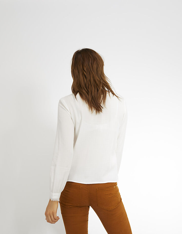Blusa blanca con acabado de encaje I.Code-3