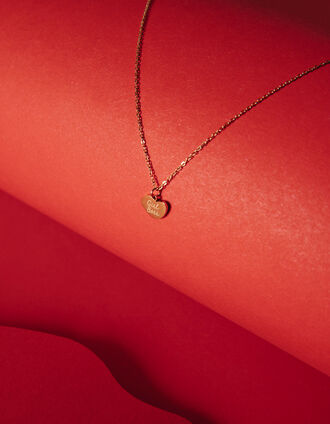 Collier ras de cou doré avec pendentif à message I.Code