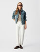 Blaue Jeansjacke in &Uuml;bergr&ouml;&szlig;e f&uuml;r Damen mit Steppjacke-1