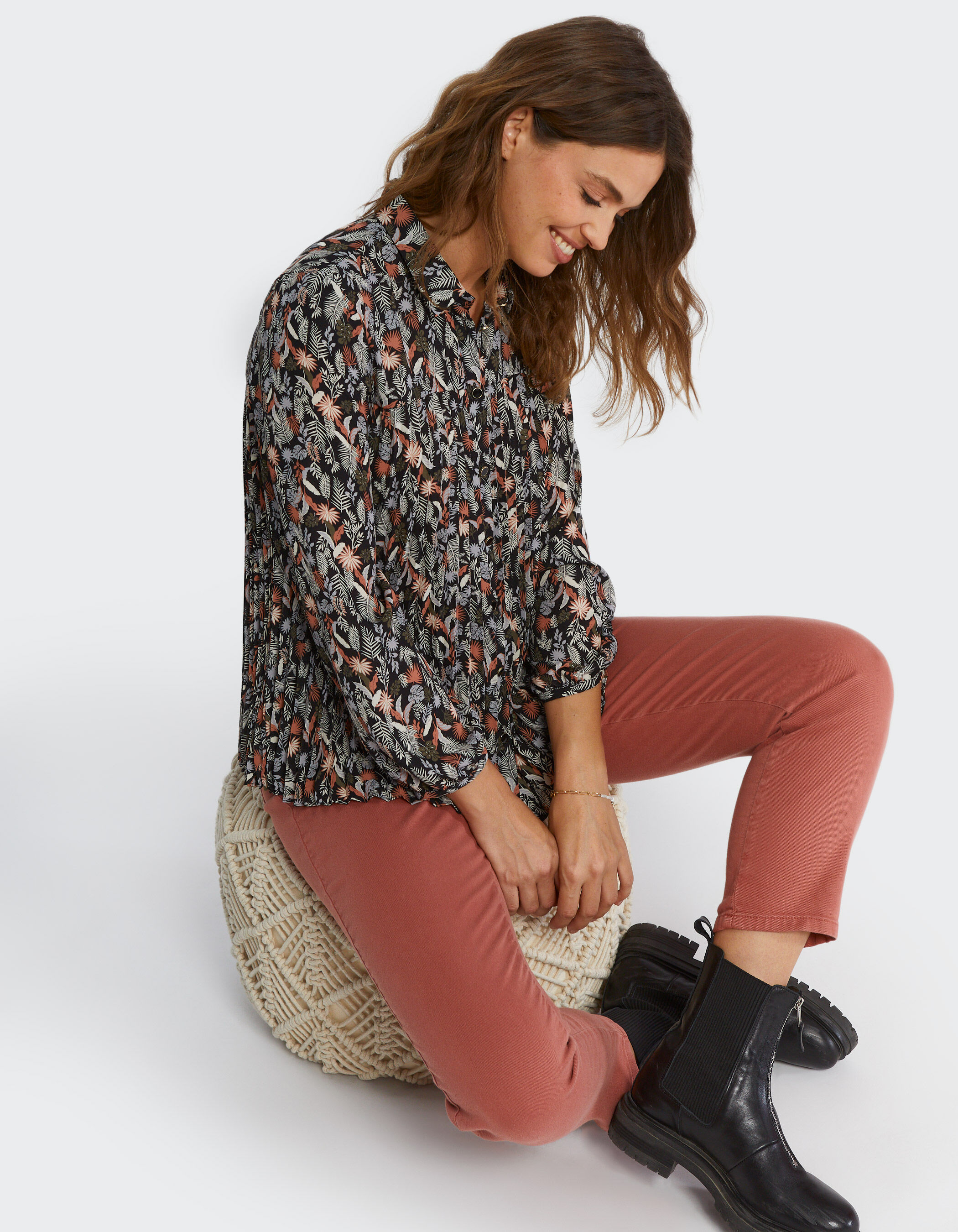 Camisa negra plisada estampado vegetal I.Code