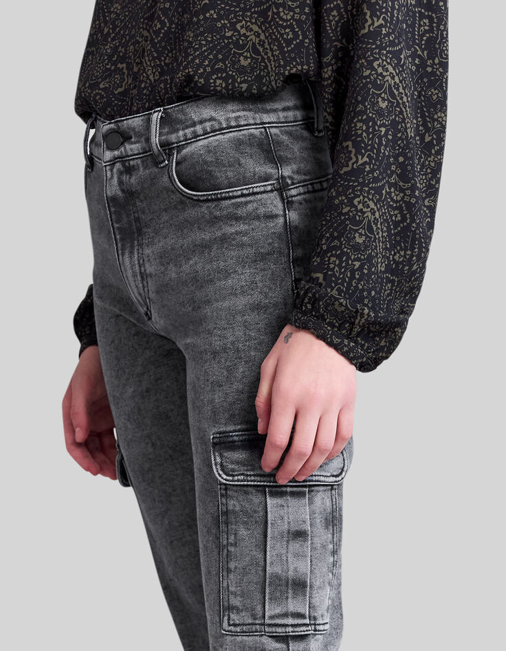 Ausgestellte schwarze Damen-Cargo-Jeans in Washed-Optik -4