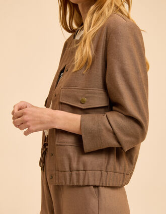 Cazadora beige bolsillos parche I.Code
