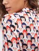 Camisa roja estampado rostros-2