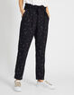 Schwarze Paperbag-Hose mit dezentem Fleckenmuster I.Code-3