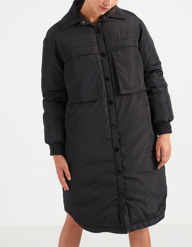 Lange, schwarze Steppjacke mit Maxi-Taschen I.Code