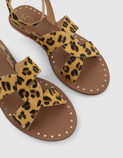 Ledersandalen mit Leopardentupfen I.Code