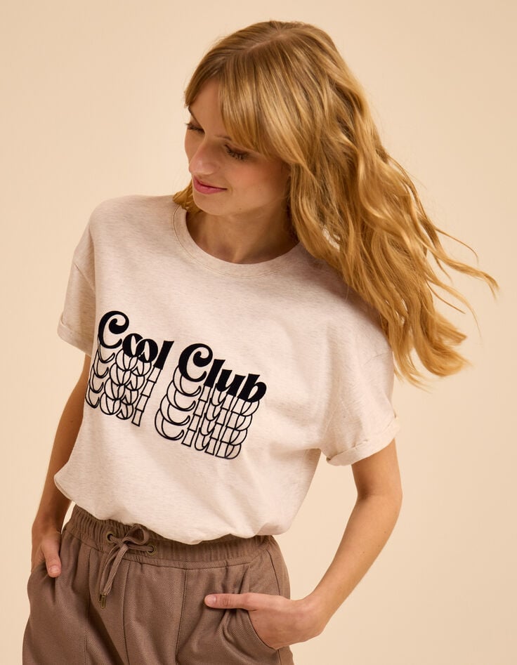 Cremeweißes T-Shirt geflockter Veloursschriftzug I.Code-3 Cremeweißes T-Shirt geflockter Veloursschriftzug I.Code-3