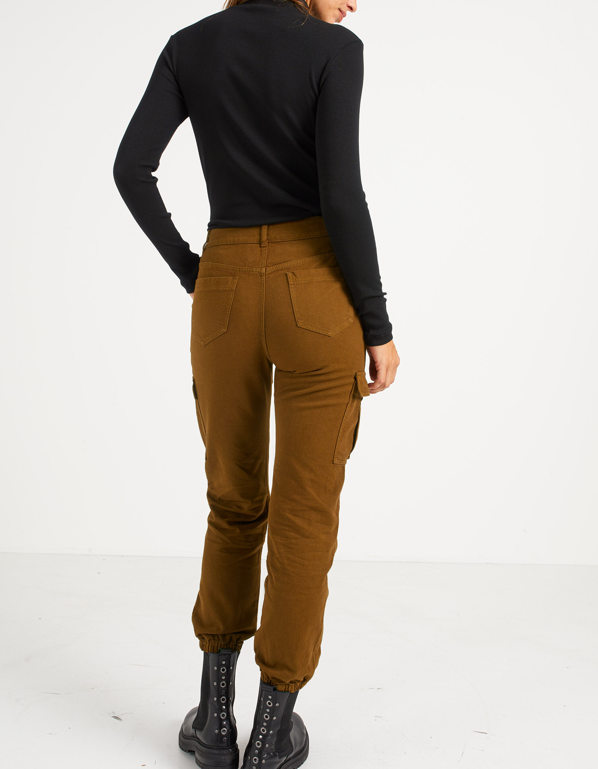 Pantalon battle fauve con bajos elasticos I.Code