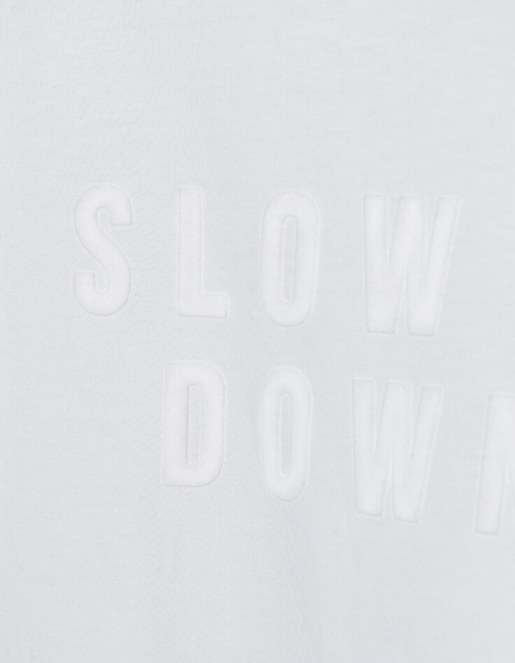 Camiseta con mensaje flocado de terciopelo blanco-7