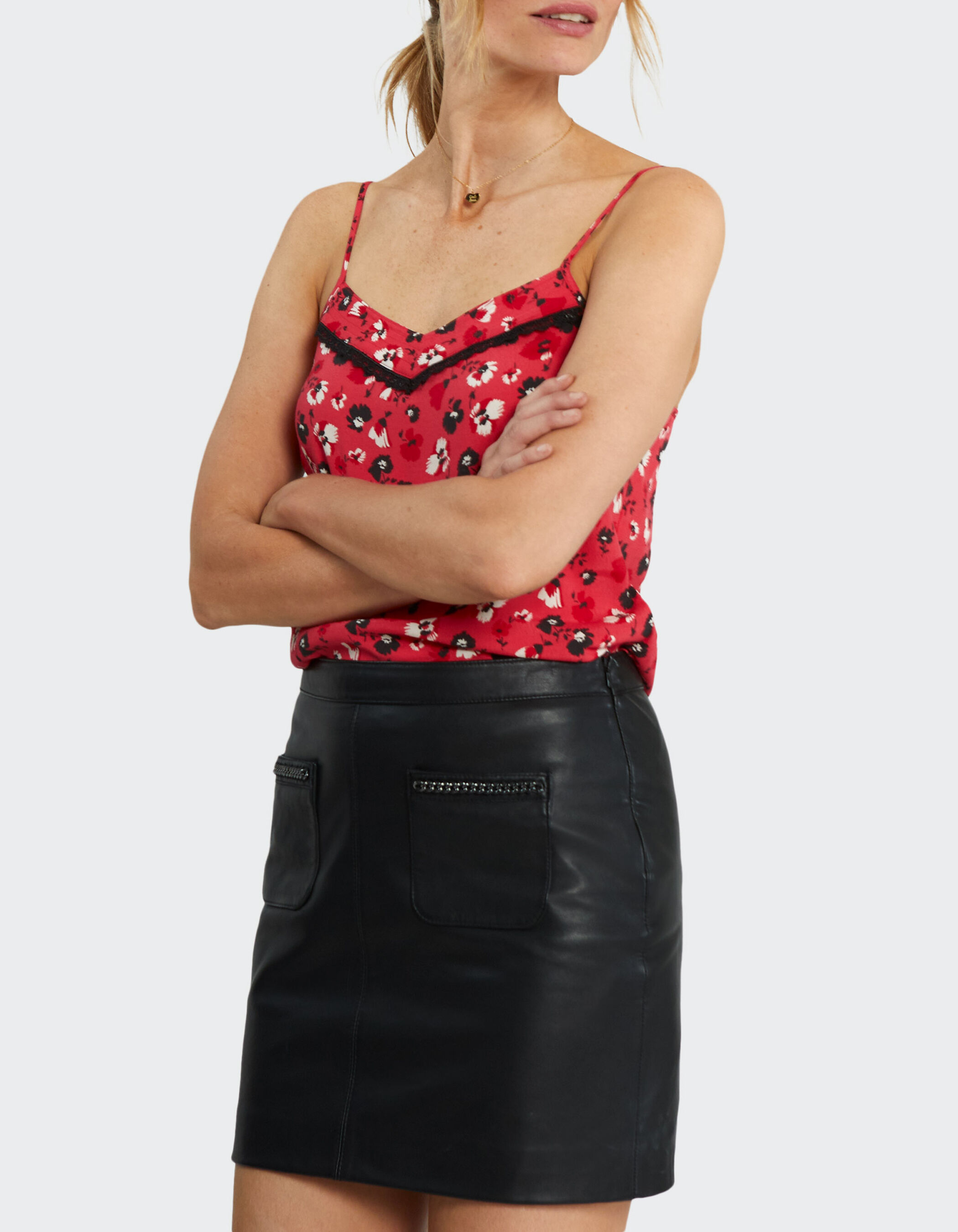 Jupe en cuir on sale noir courte