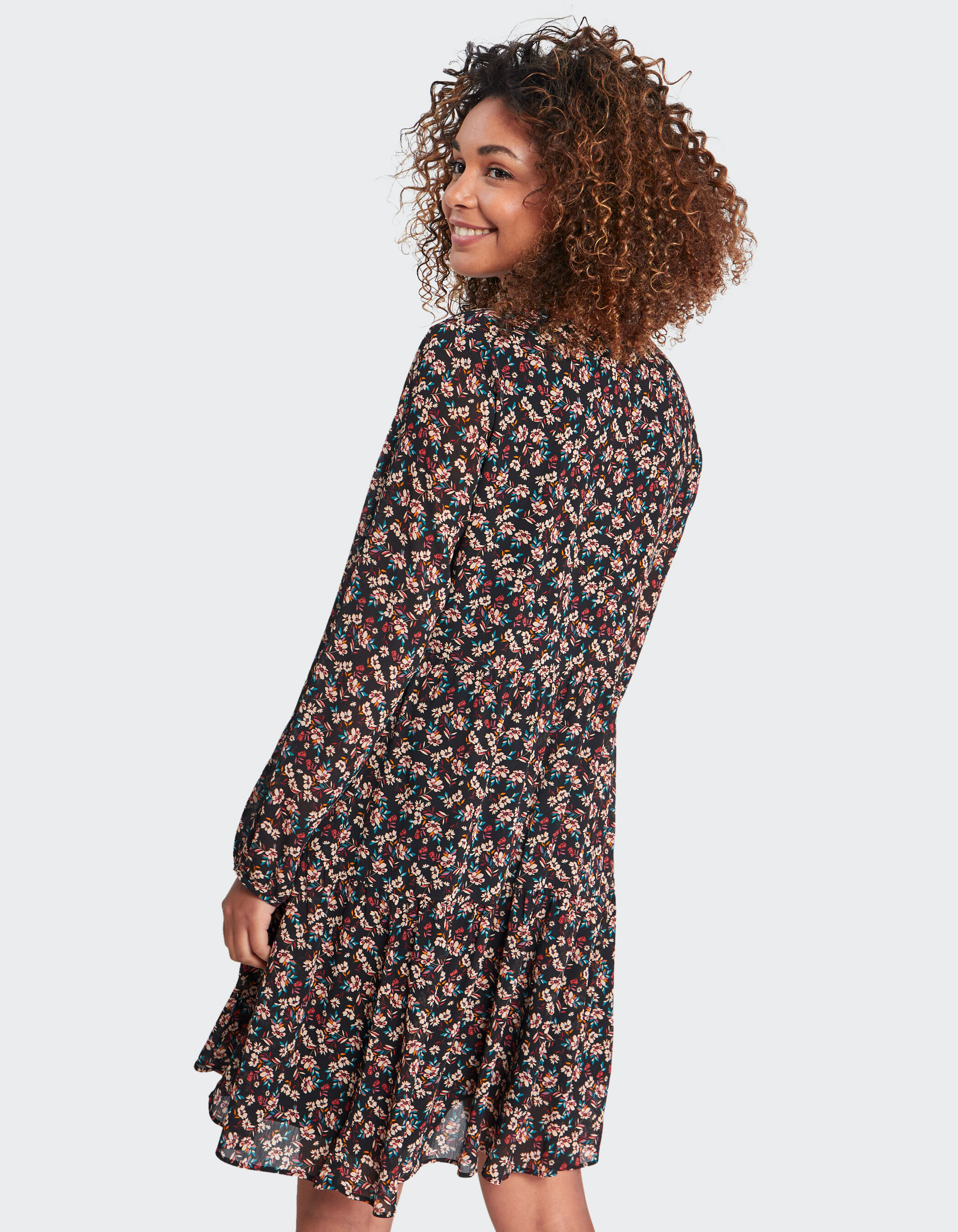Vestido negro estampado flores store