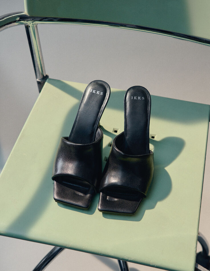 Schwarze Lederpantoffeln Damen-1