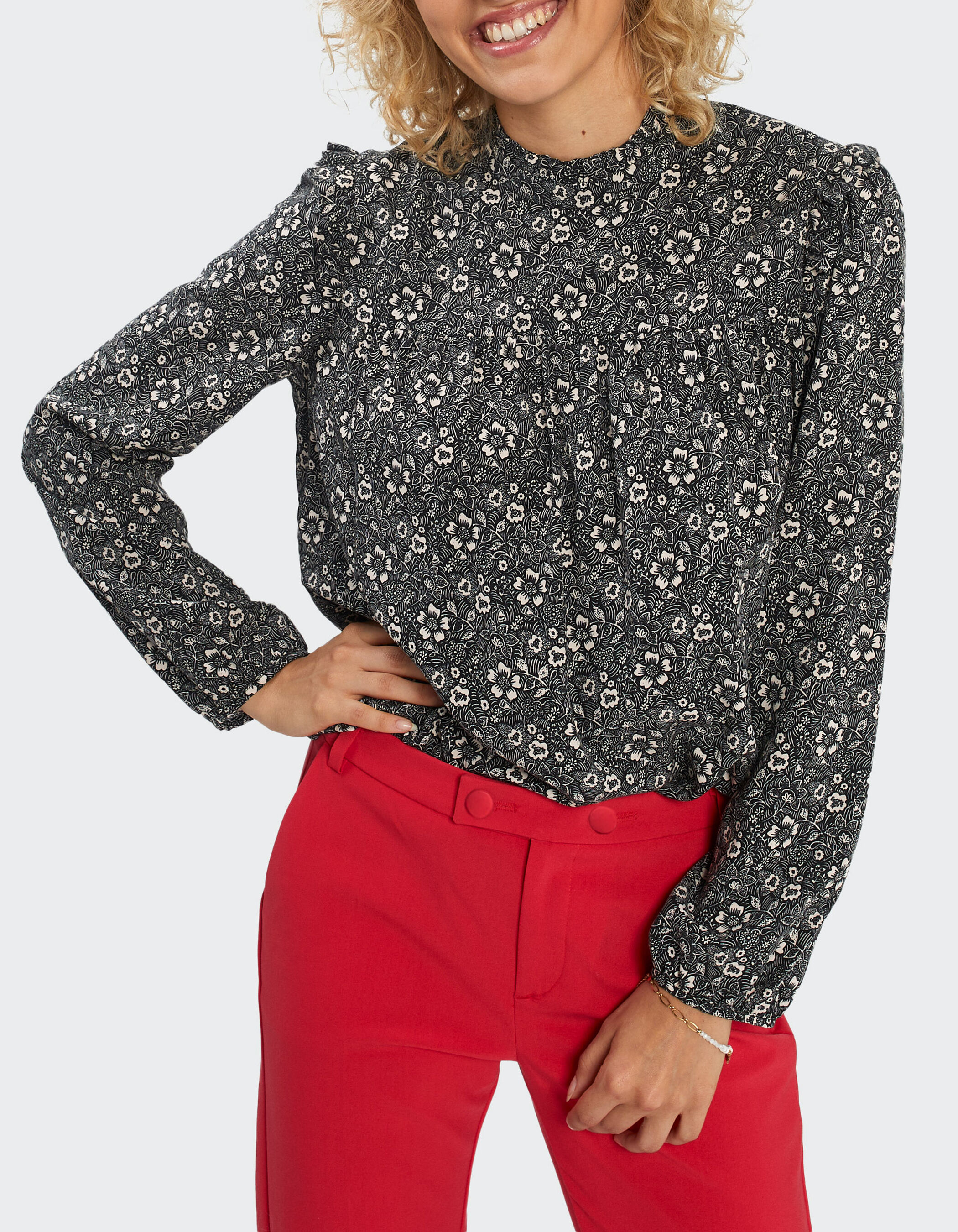 Blusa negra estampado flores gr ficas I.Code