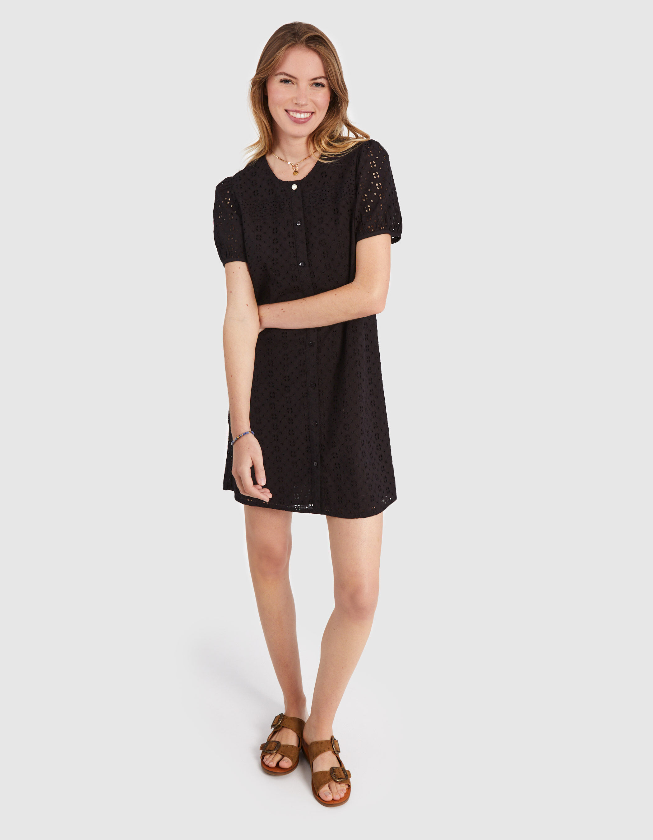 Robe noire broderie anglaise I.Code