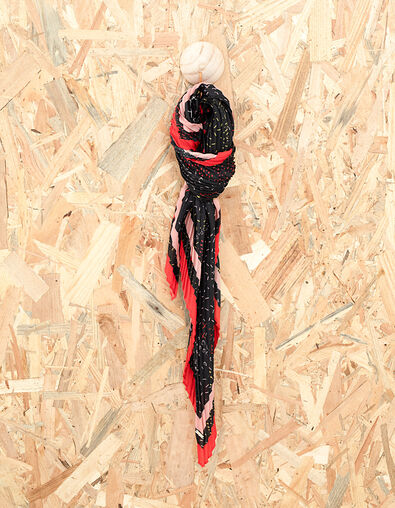 I.Code black Graphic Arty print pleated scarf