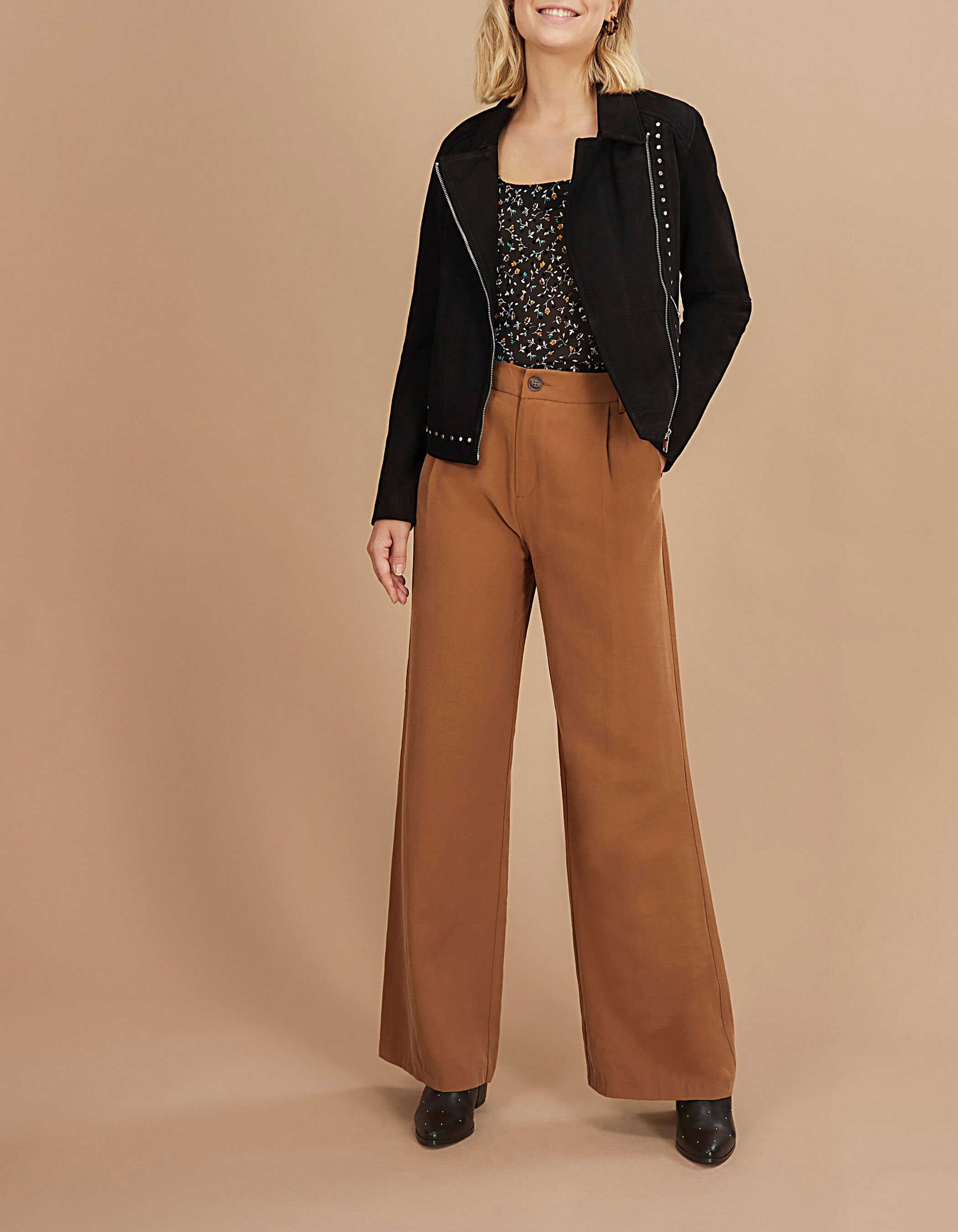 Blusa negra estampado florecitas lunares terciopelo I.Code