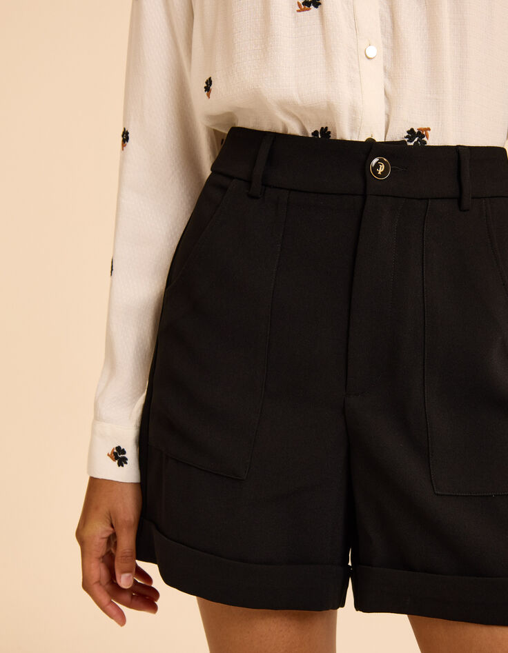 Shorts negros maxi bolsillos y vueltas I.Code-6 Shorts negros maxi bolsillos y vueltas I.Code-6